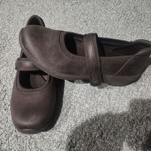 Skechers Brown Mary Jane Flat with Adjustable Strap Size 6 New